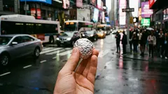 Proč je dobré nosit v tašce malou kuličku z hliníkové fólie (a čemu se vyhnout)